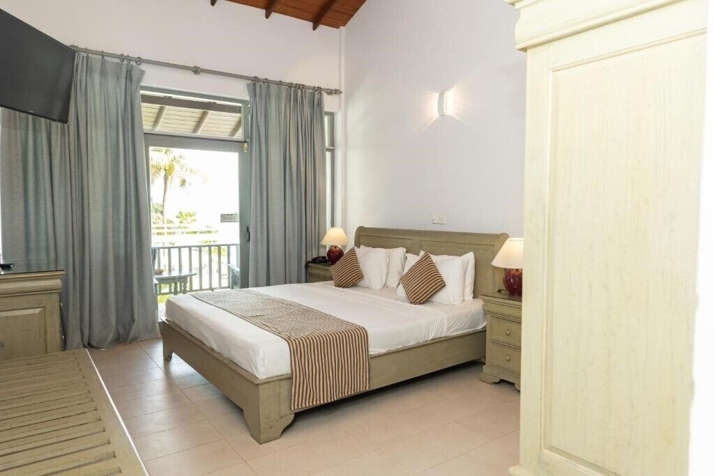 Фото Paradise Beach Club Mirissa 3*