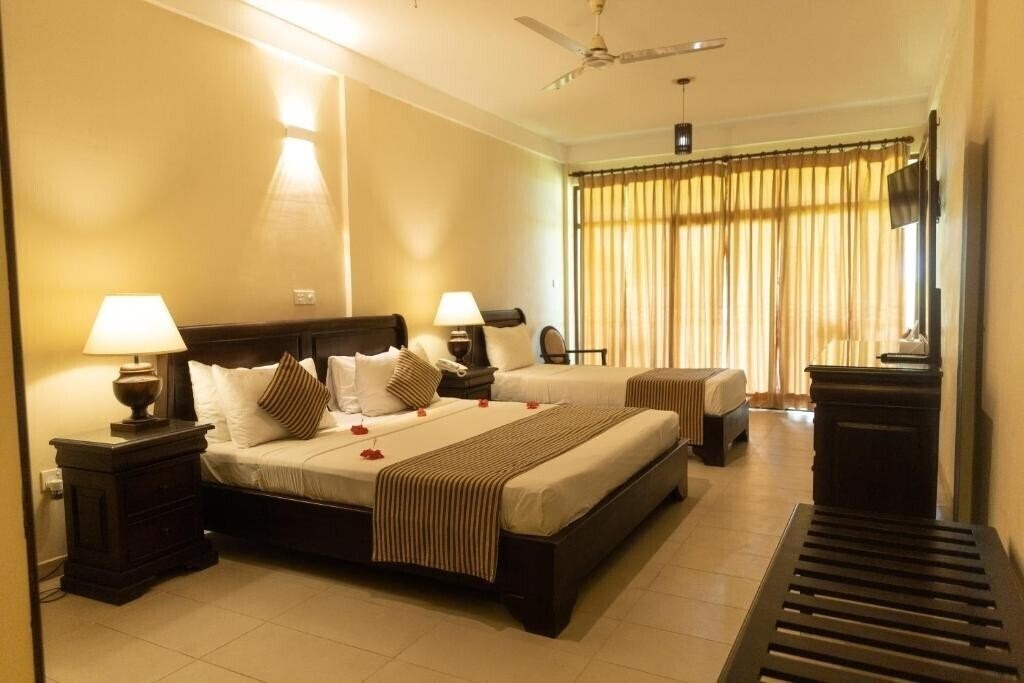 Картинка Paradise Beach Club Mirissa 3*