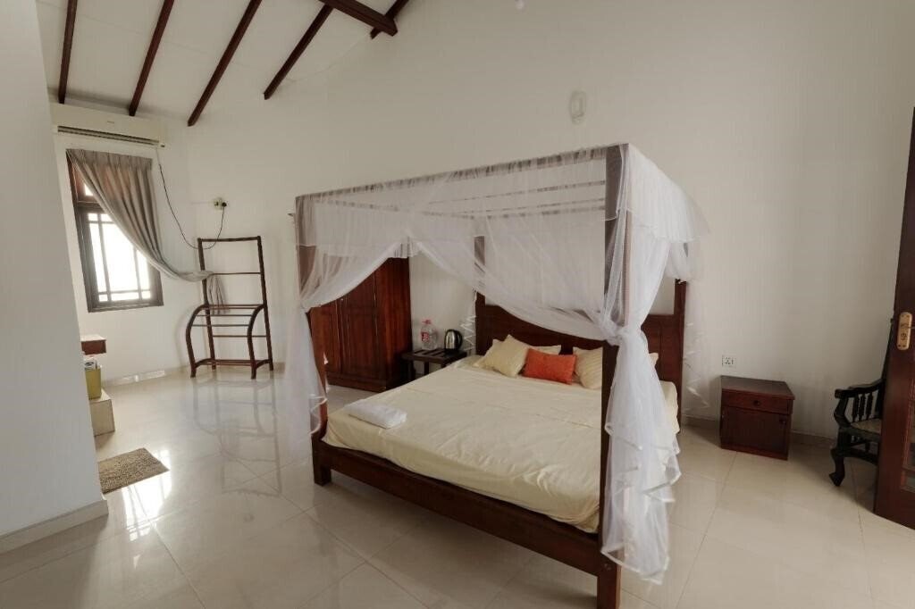 Готель Mirissa Ocean Breeze 2*