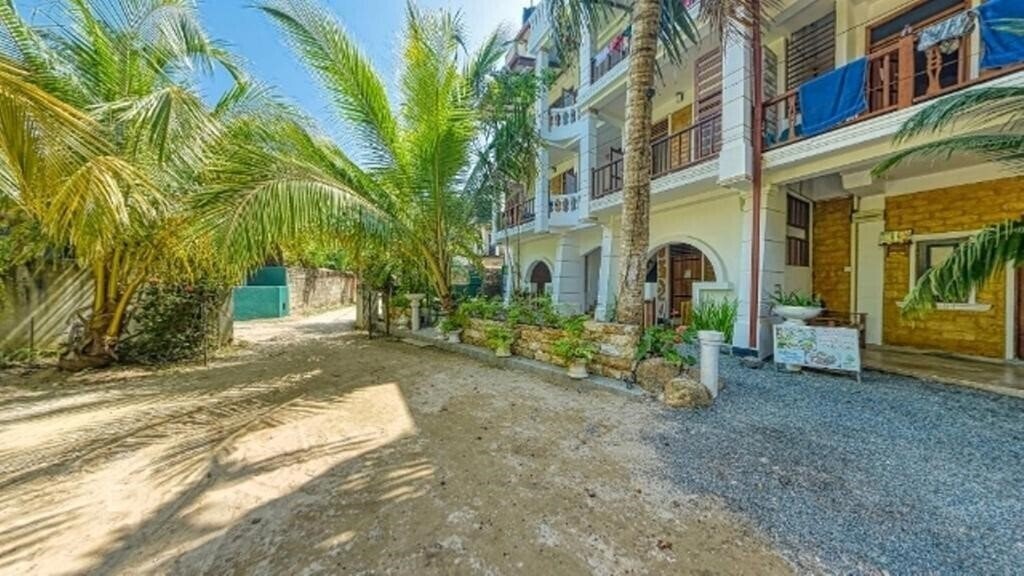 Отель Sky Garden 3*