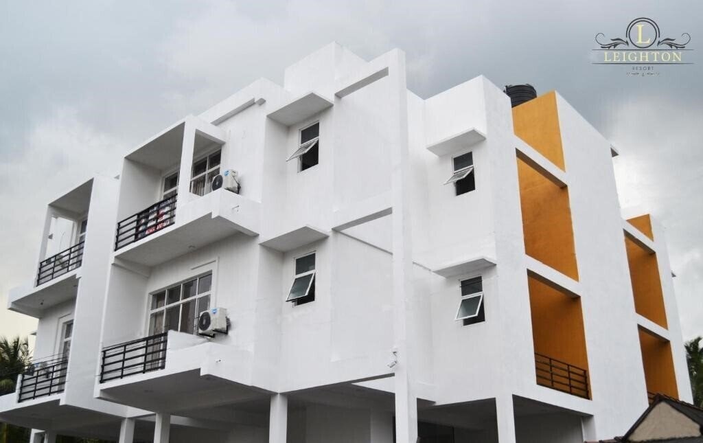 Апартаменти Leighton Resort 3*