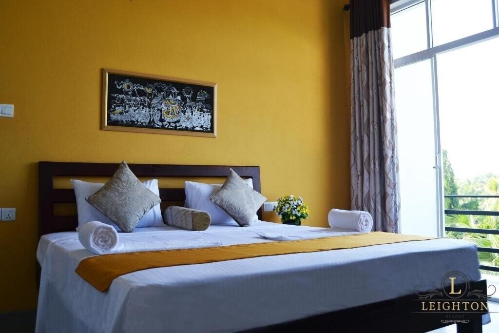 Панорама Leighton Resort 3*