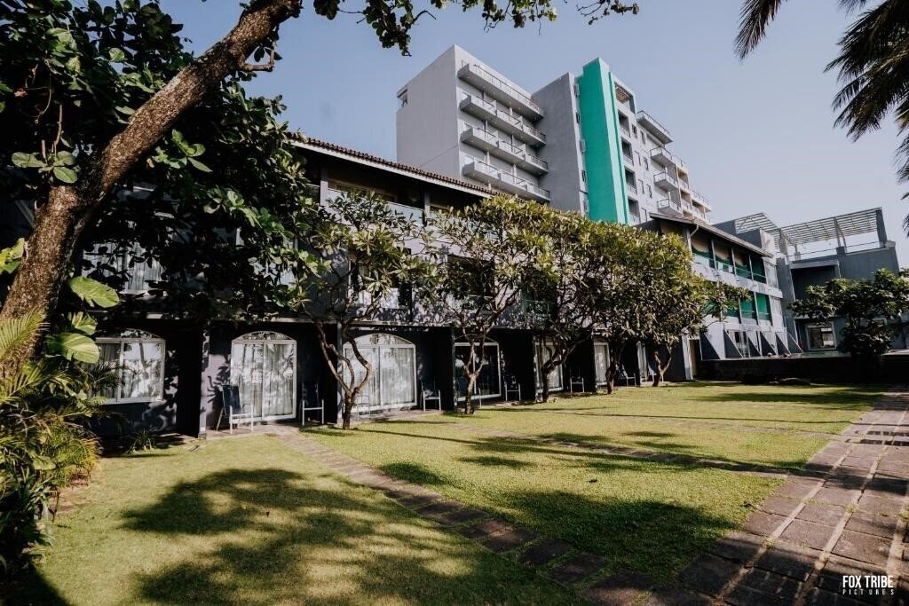 Отель Earl'S Regent - Ce 4*