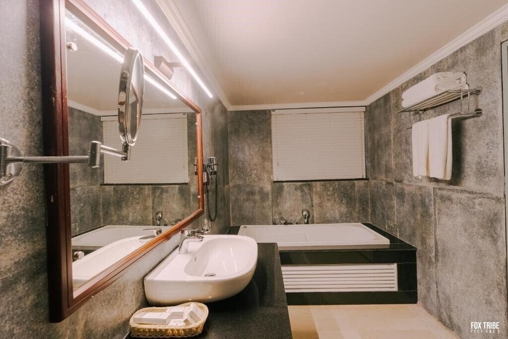 Фото Earl'S Regent - Ce 4*