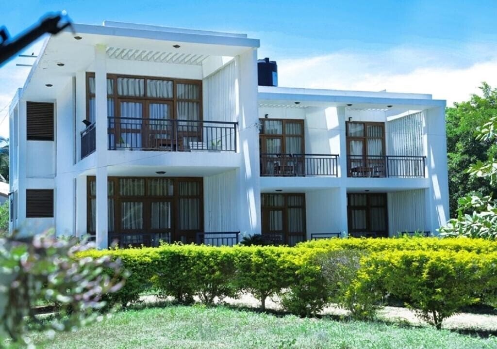 Фото High Park Hotel 1*