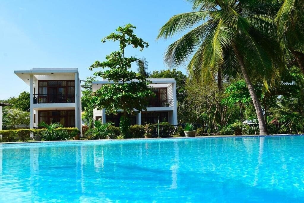 Территория High Park Hotel 1*