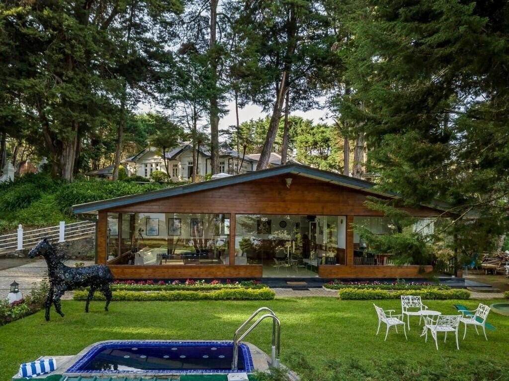 Отель Mirage Kings Cottage 3*