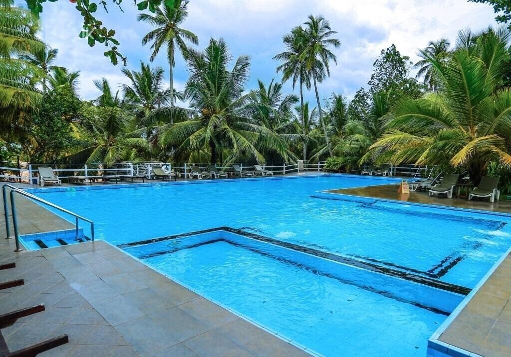 Готель Lagoon Paradise Beach Resort 4*