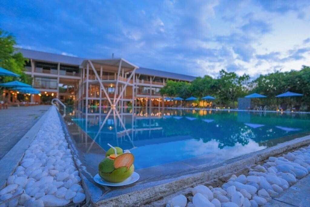 Готель Breeze Pasikudah 5*