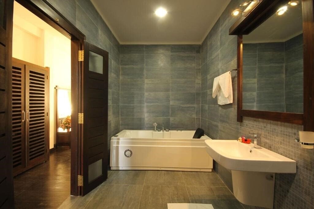 Територія Saffron Hotel 3*