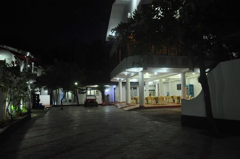 Территория Crescent Hotel 2*