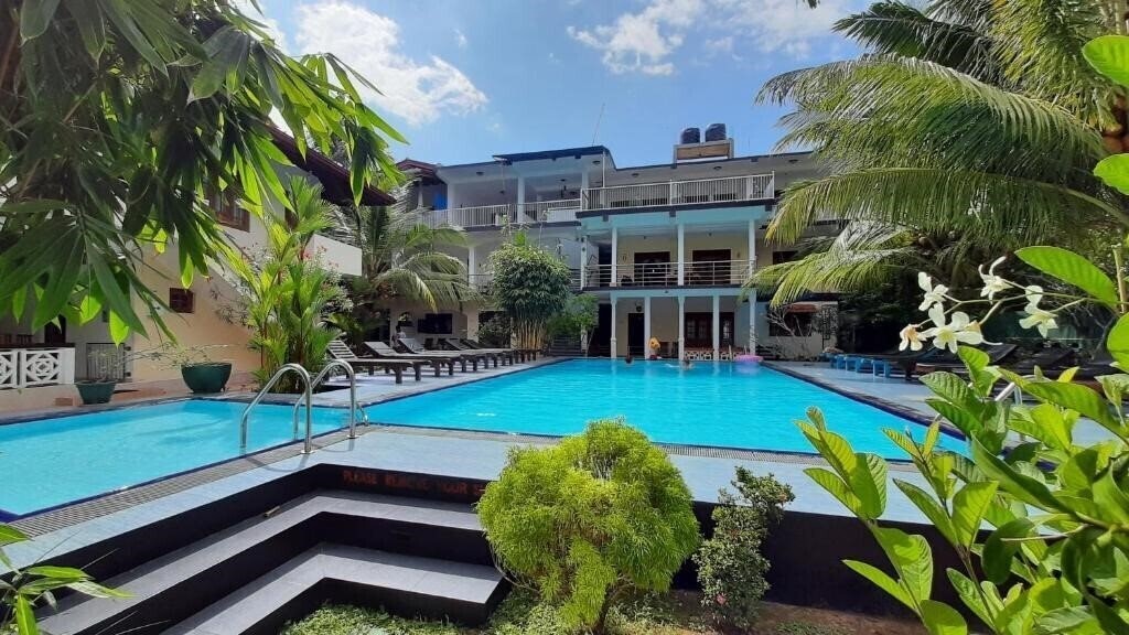 Отель The Lodge Unawatuna 3*