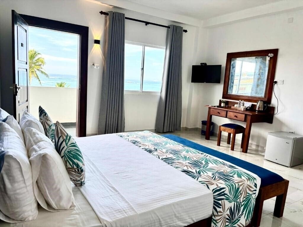 Отель Rock Fort Beach Resort 3*