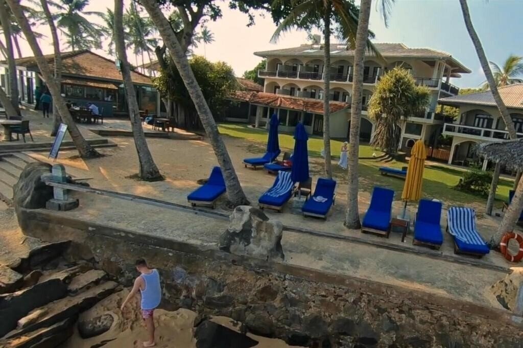 Апартаменты Sri Gemunu Beach Resort 3*