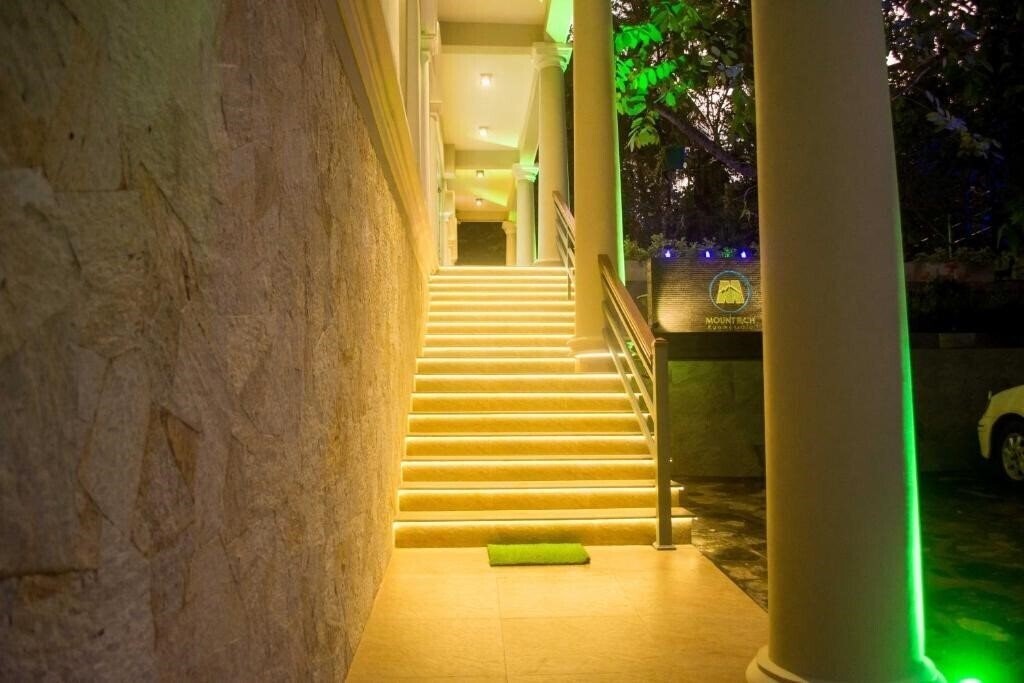 Панорама Mount Rich Rumassala 4*