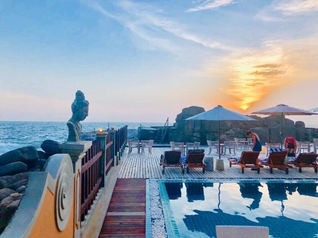 Готель Thaproban Pavilion Resort & SPA 4*