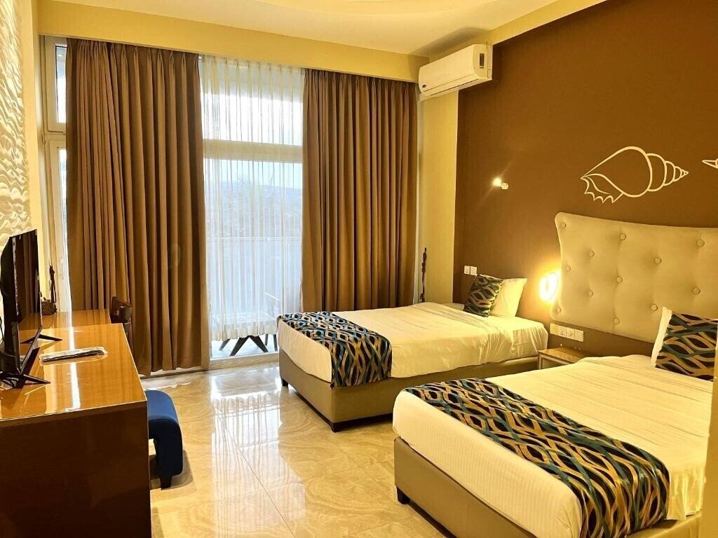 Вид Aryana Queen Beach Resort 3*