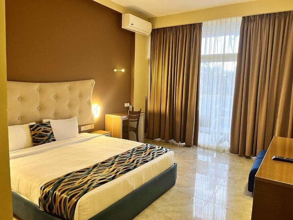 Апартаменты Aryana Queen Beach Resort 3*