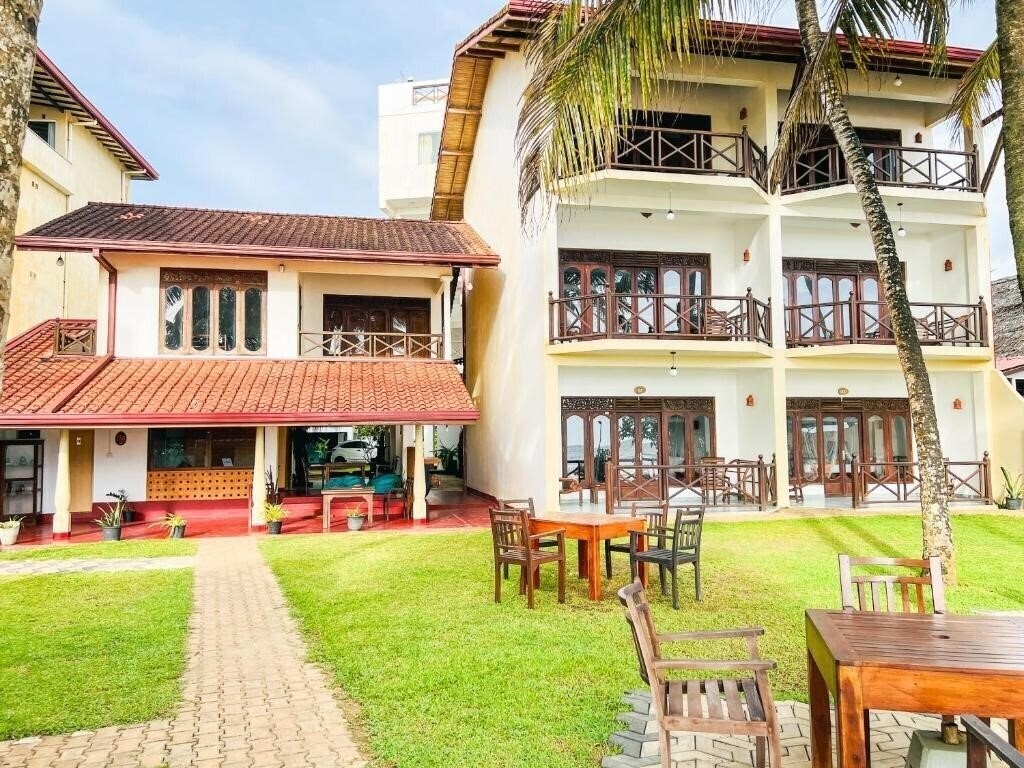 Панорама Twenty Two Swiss Residence 4*