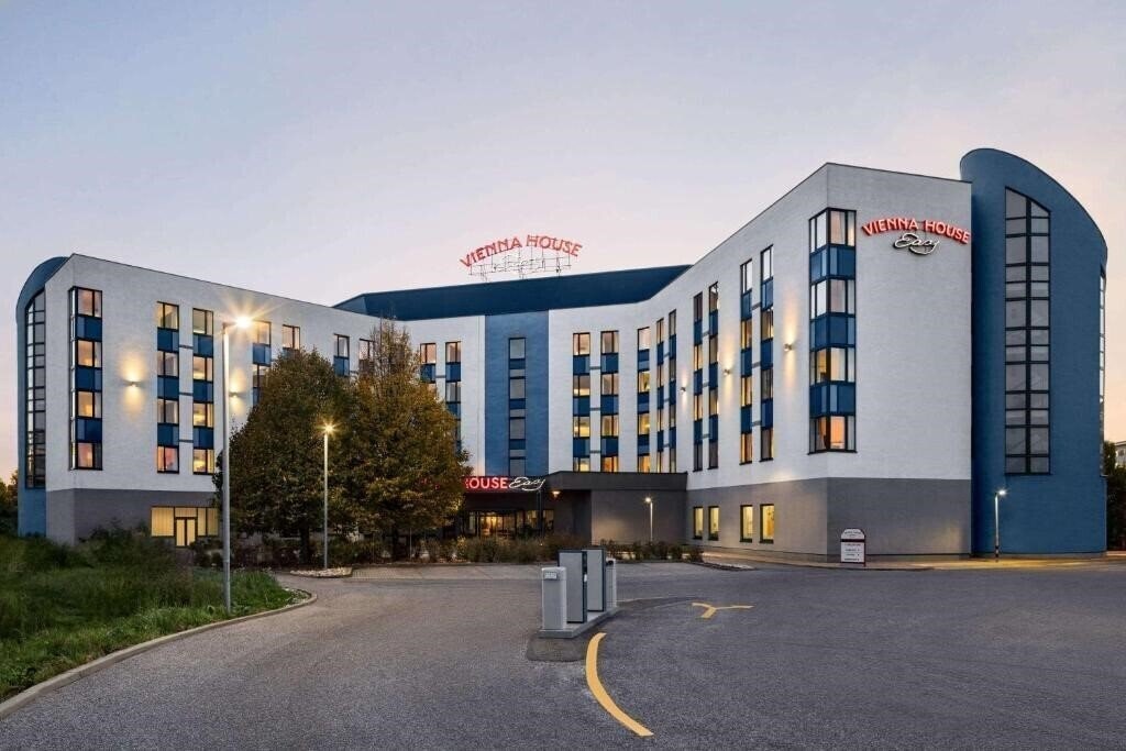 Вид Chopin Airport Hotel 3*