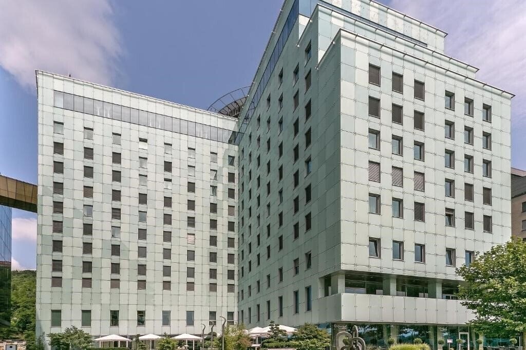 Апартаменти Kempinski Hotel River Park 5*