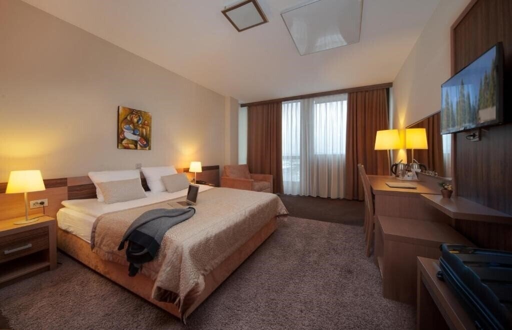 Фото Hotel Kras 4*