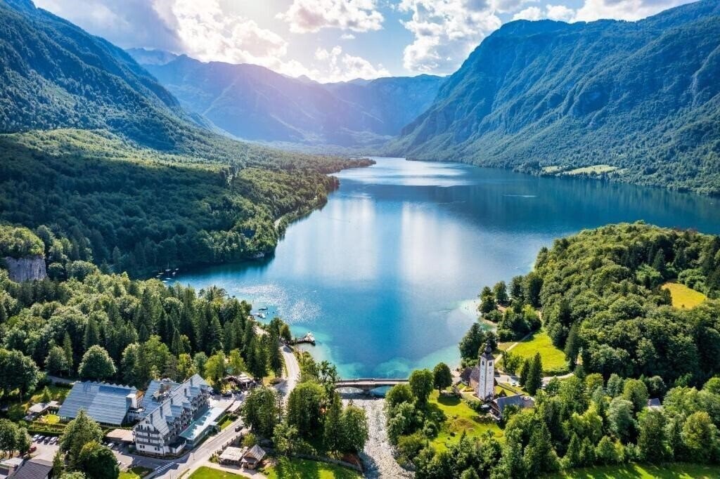 Отель Jezero 4*