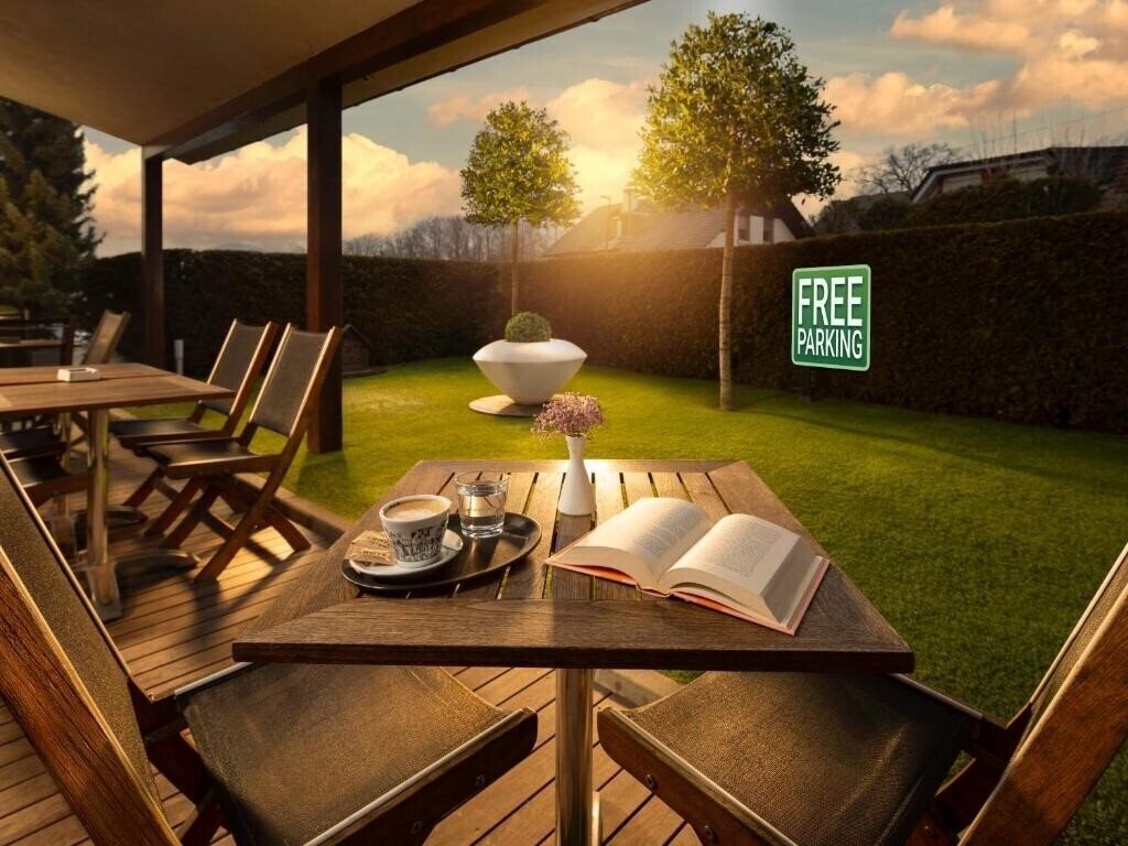 Готель Ahotel 3*