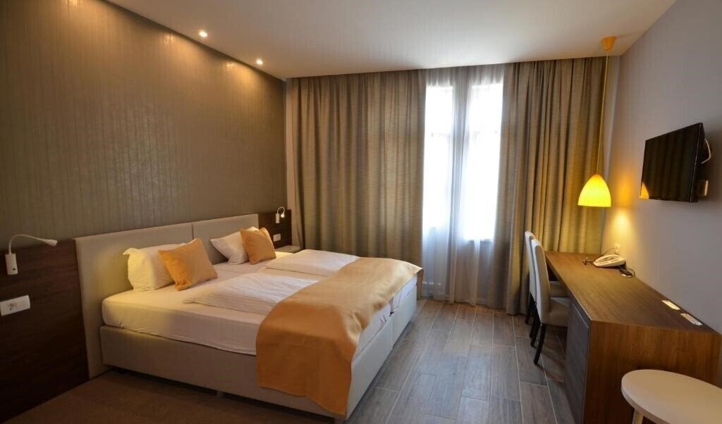 Апартаменти Emonec 2*