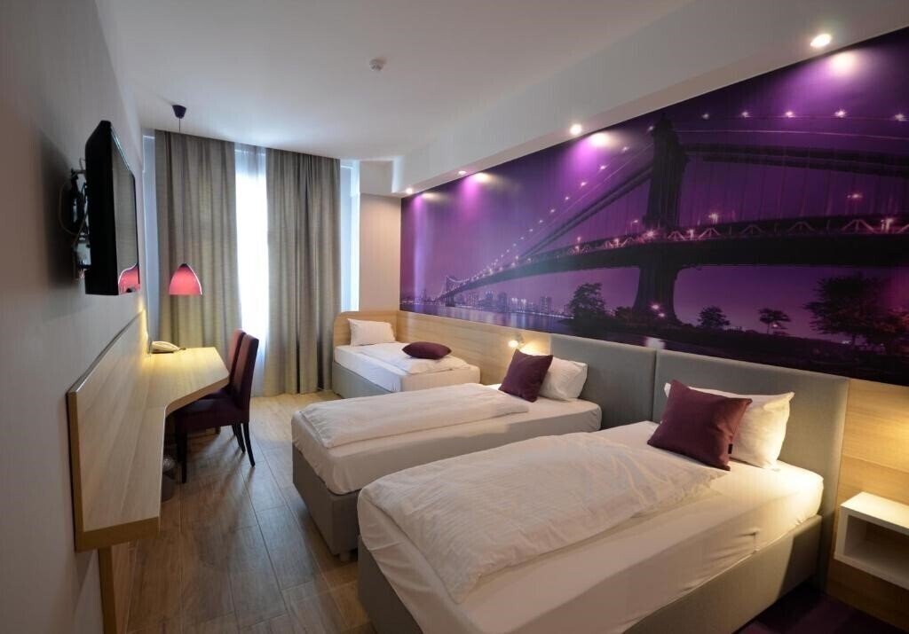 Готель Emonec 2*