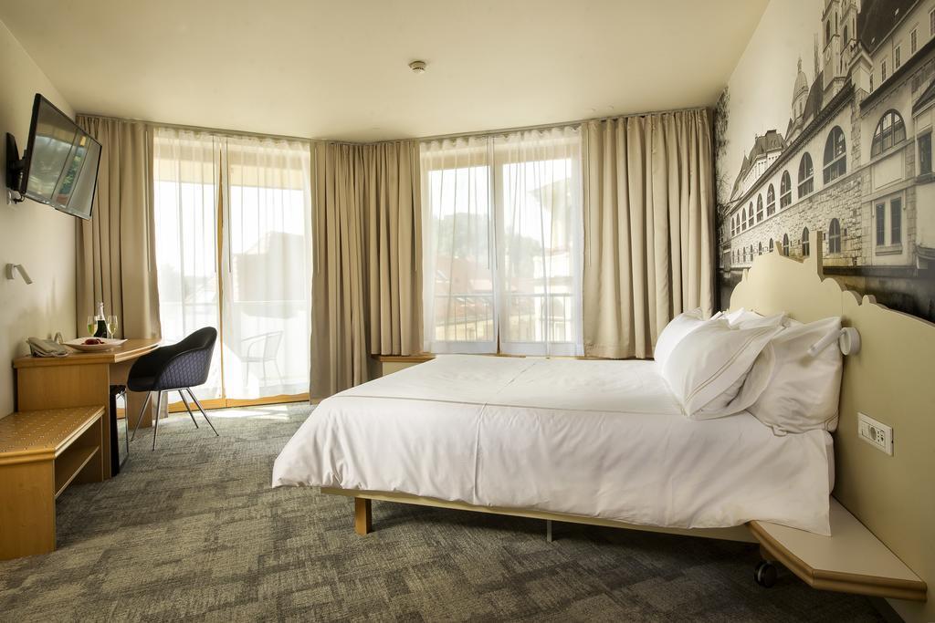 Фото City Hotel 3*