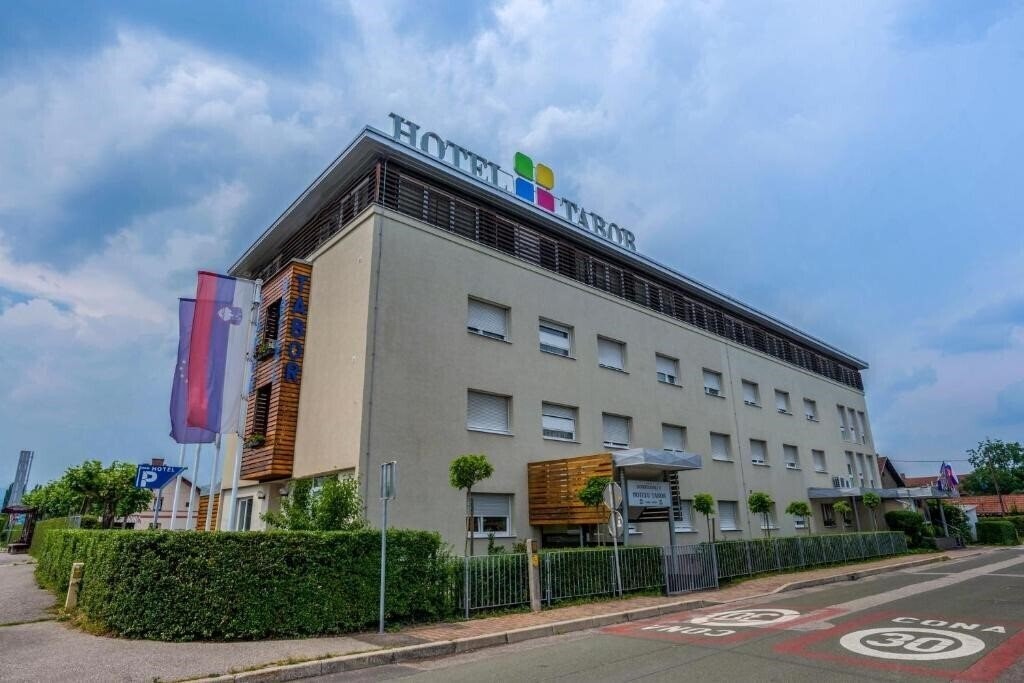 Отель Hotel Tabor 3*