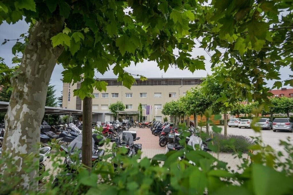 Вид Hotel Tabor 3*