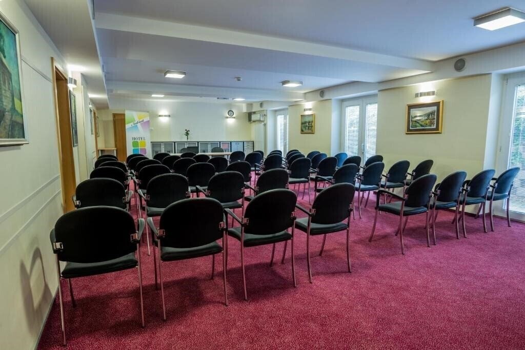 Территория Hotel Tabor 3*