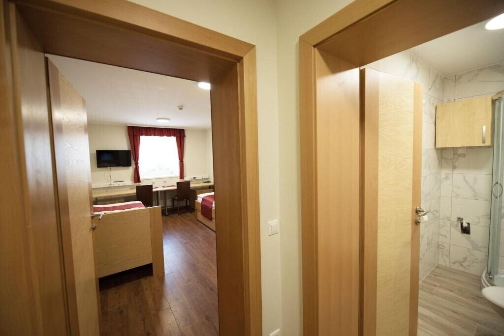 Территория S Hotel Maribor 3*