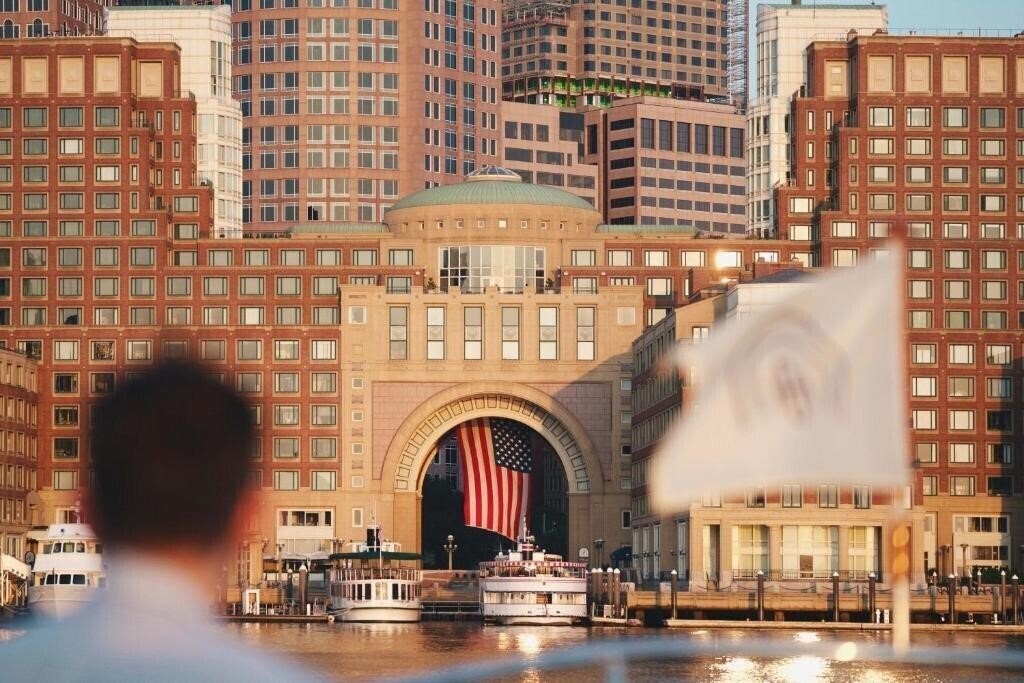 Готель Boston Harbor Hotel 5*