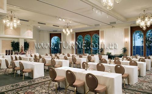 Апартаменты Moana Surfrider, A Westin Resort & Spa 4*