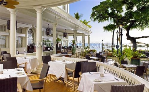 Территория Moana Surfrider, A Westin Resort & Spa 4*