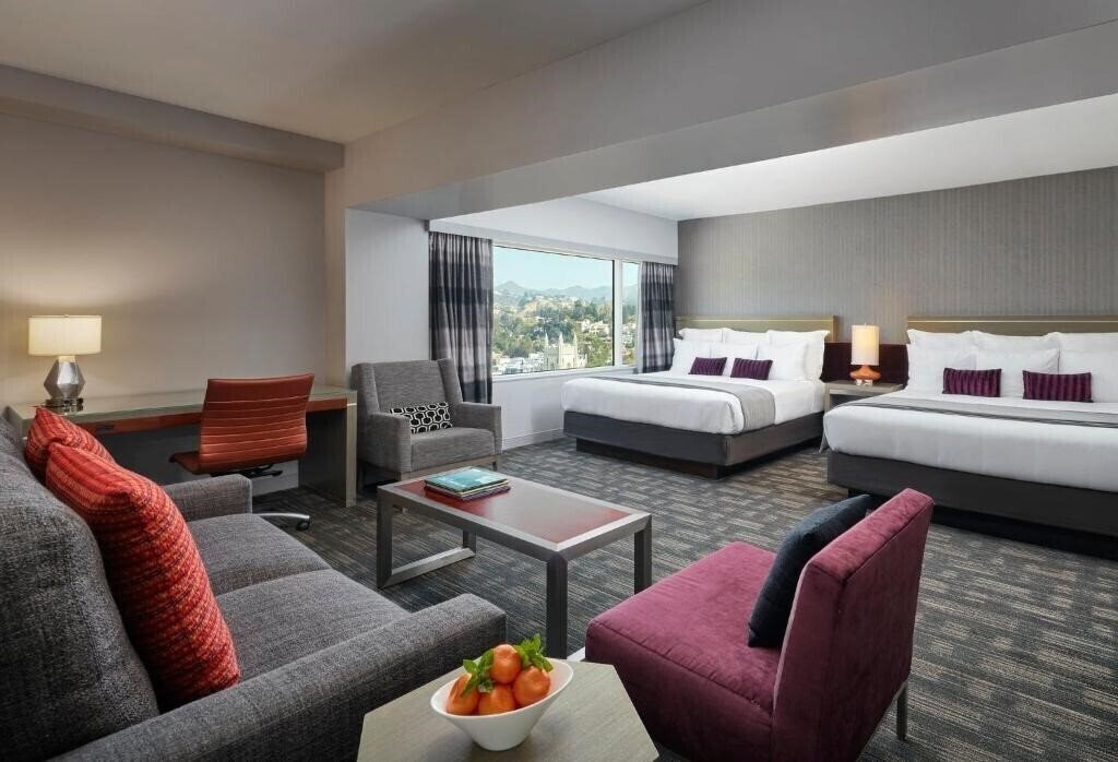 Отель Loews Hollywood Hotel 4*
