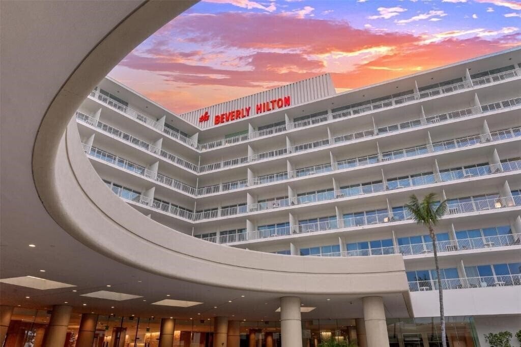 Апартаменты The Beverly Hilton 4*