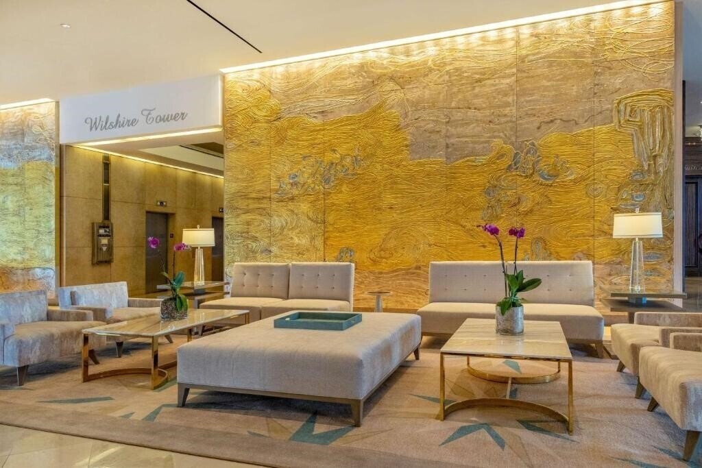 Панорама The Beverly Hilton 4*