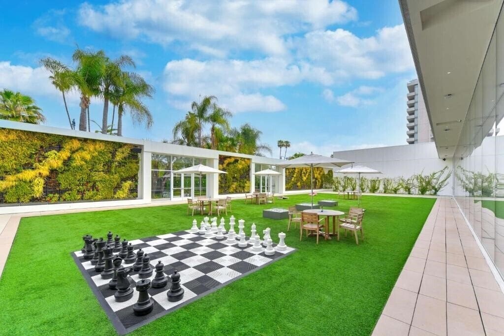 Вид The Beverly Hilton 4*