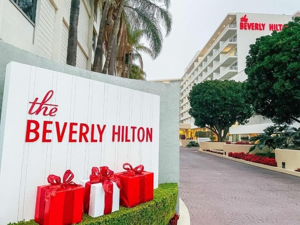 Территория The Beverly Hilton 4*