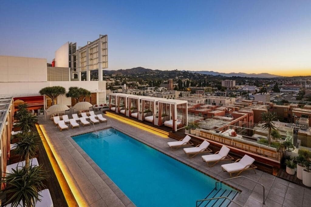 Готель W Hollywood Deluxe 5*