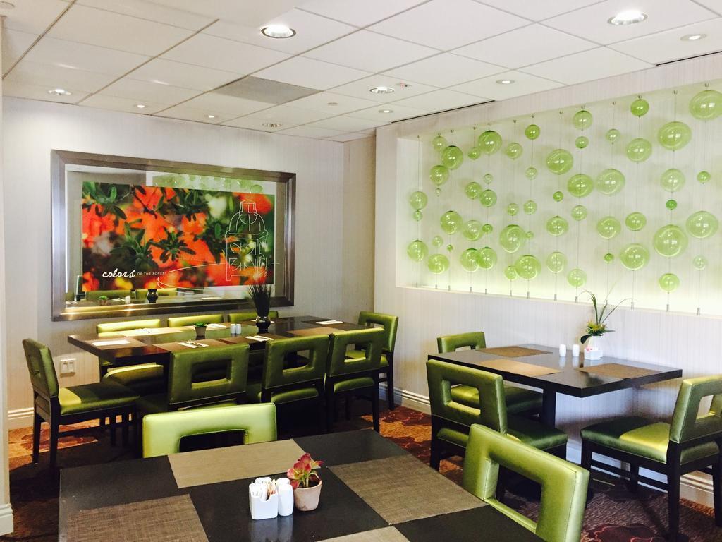 Вид Hilton Garden Inn Los Angeles/Hollywood Superior Tourist 1*