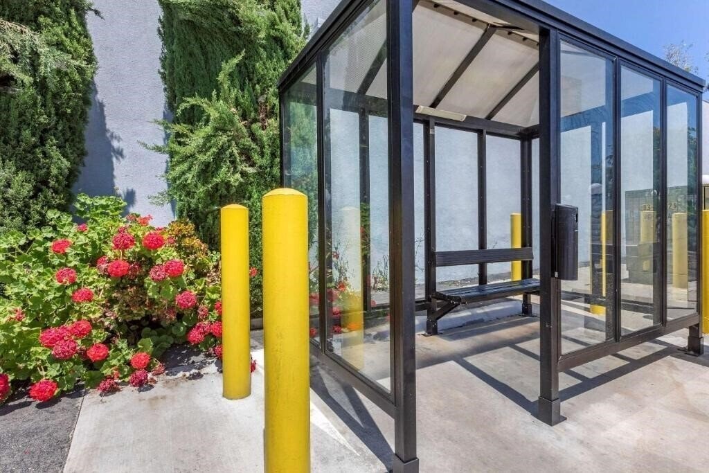 Територія Comfort Inn Near Old Town Pasadena 2*