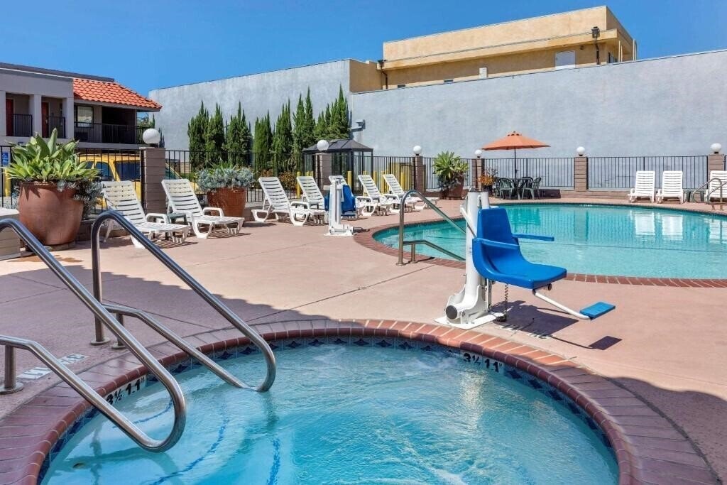 Зображення Comfort Inn Near Old Town Pasadena 2*