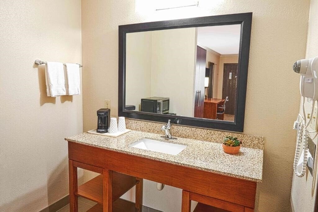 Вид Comfort Inn Near Old Town Pasadena 2*