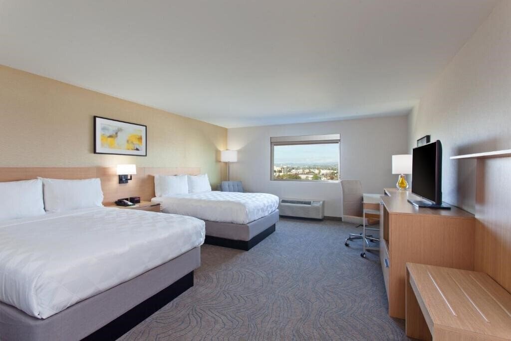 Фото Holiday Inn Los Angeles International Airport 3*