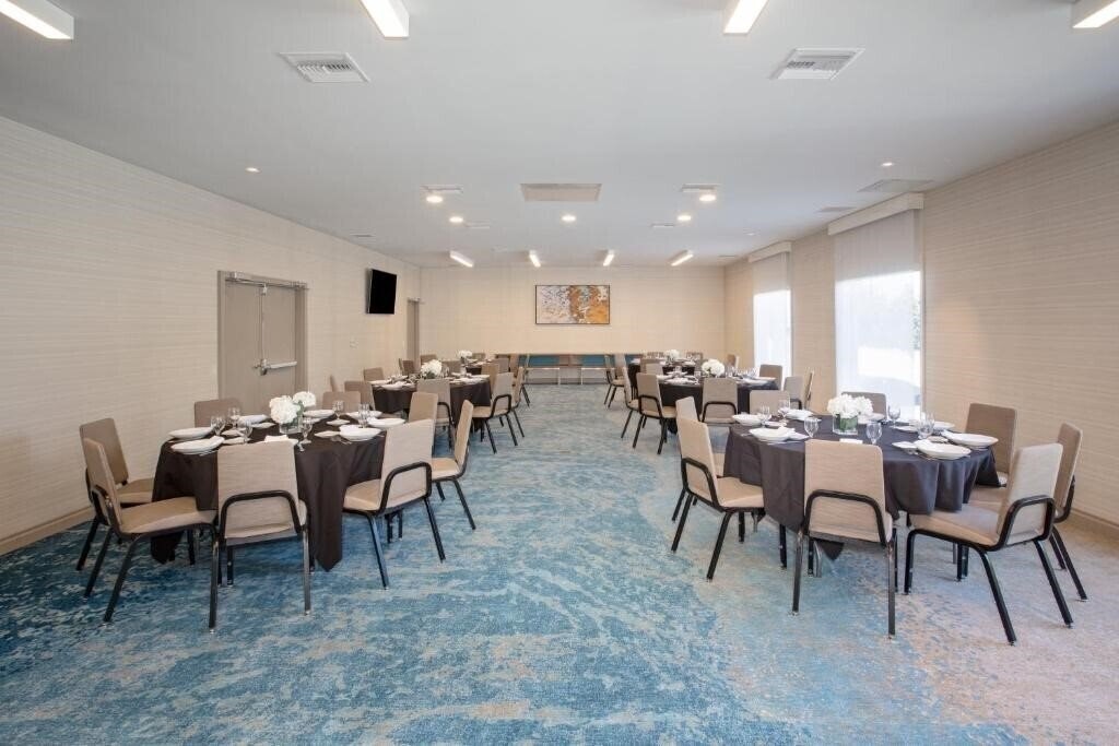 Територія Holiday Inn Los Angeles International Airport 3*